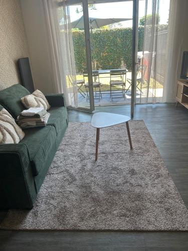 APPARTEMENT COSY TERRASSE avec ACCES PISCINE