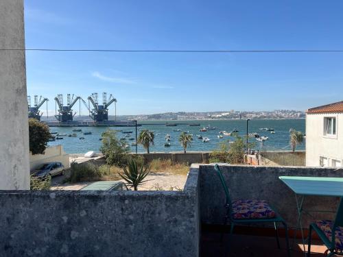 Lisbon Sea and City in ตราฟาเรีย