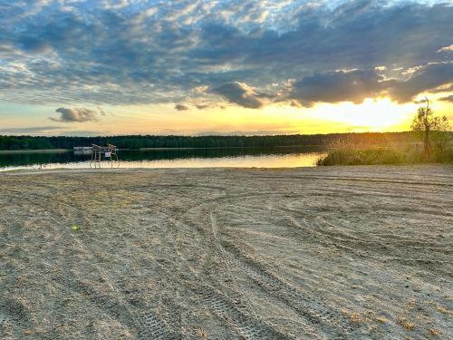Dom nad jeziorem z prywatną plażą i prywatną przestrzenią 20000m2 (Dom nad jeziorem z prywatna plaza i prywatna przestrzenia 20000m2) in Sierpc
