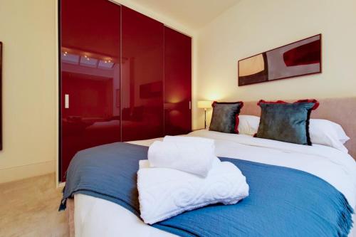 CWG1 - Elegant 3-Bed on Kensington Garden Square - image 11