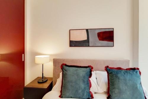 CWG1 - Elegant 3-Bed on Kensington Garden Square - image 6