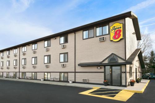 Super 8 by Wyndham Kalamazoo - image 7