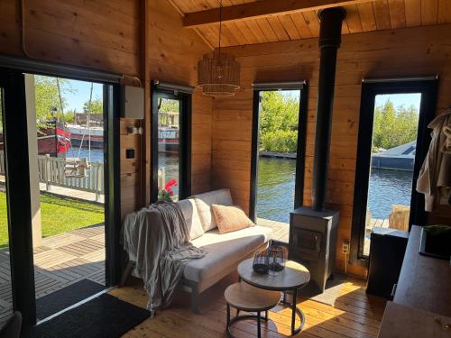 NEW - Private Cabin - on a lake near Amsterdam in De Ronde Venen