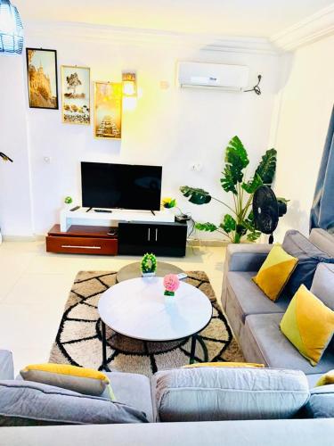 Makeena Berry Cosy Mboa - HYDROCARBURES, Douala