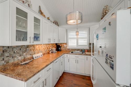 Walk to Bay Village, Beaches & More! Cozy Cottage in Beach Haven (NJ)