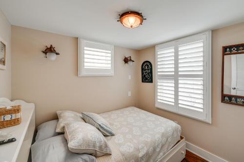 Walk to Bay Village, Beaches & More! Cozy Cottage in Beach Haven (NJ)