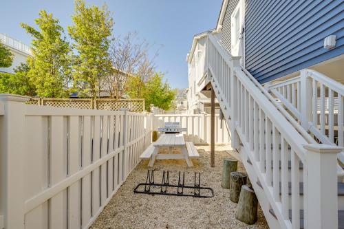 Walk to Bay Village, Beaches & More! Cozy Cottage in Beach Haven (NJ)
