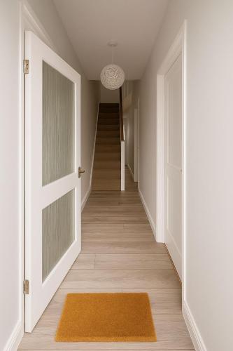 Spacious 4 Bedroom Home in Bath with Free Parking in Twerton