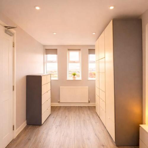 Spacious 4 Bedroom Home in Bath with Free Parking in Twerton