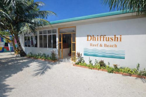 Dhiffushi Reef & Beach – khách sạn tại Đảo san hô Bắc Malé