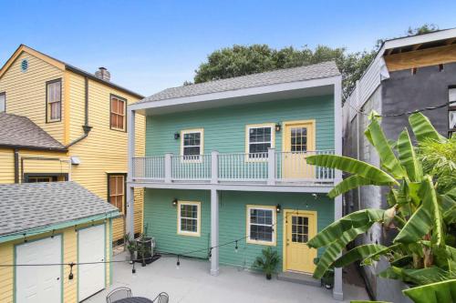 Historic 1840s Cottage Villa 2 min Steps from French Quarter 9br 7ba - image 3