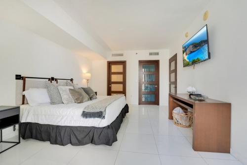 ★ICON Brickell★ Luxury 1 Bedroom Apt w/ Pool View in Other