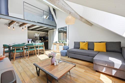 Bright 2BR Flat with Mezzanine in Central Paris - image 2
