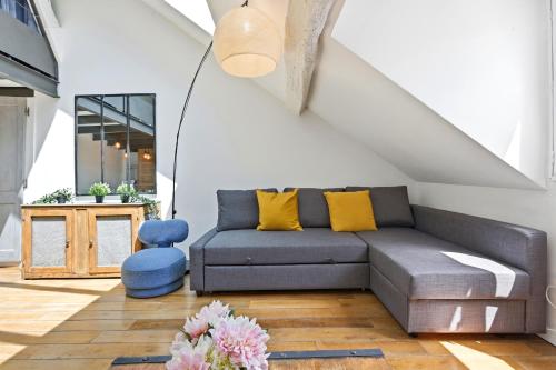 Bright 2BR Flat with Mezzanine in Central Paris in Paris