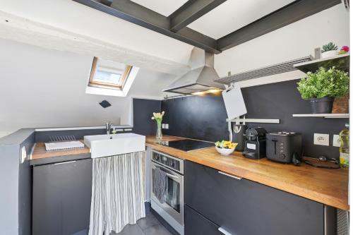 Bright 2BR Flat with Mezzanine in Central Paris in Paris
