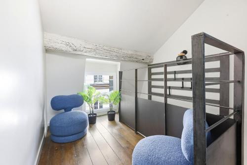 Bright 2BR Flat with Mezzanine in Central Paris - image 8