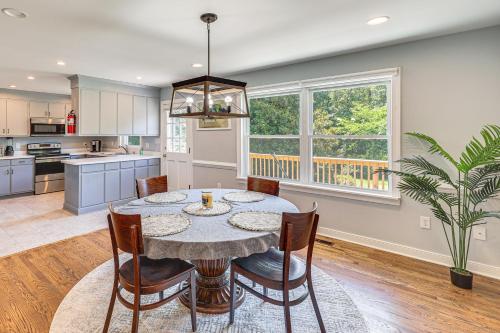 3 Mi to Dtwn: Spacious Warsaw Retreat w/ Huge Yard in Warsaw (VA)