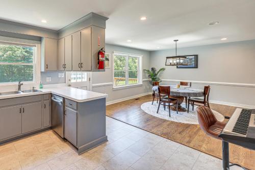 3 Mi to Dtwn: Spacious Warsaw Retreat w/ Huge Yard in Warsaw (VA)