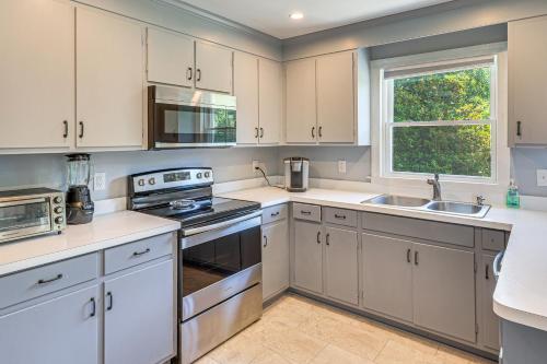 3 Mi to Dtwn: Spacious Warsaw Retreat w/ Huge Yard in Warsaw (VA)