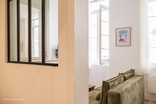 Appartement rénové en plein coeur de ville - image 2