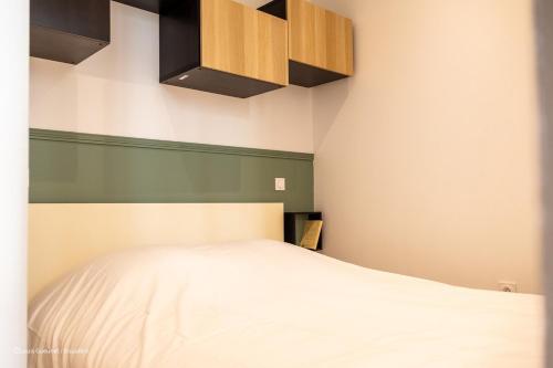Appartement rénové en plein coeur de ville - image 3