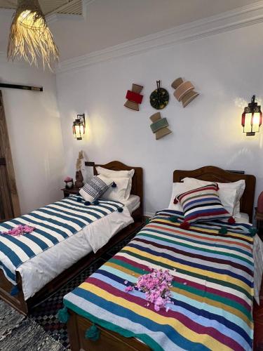 2 twin beds