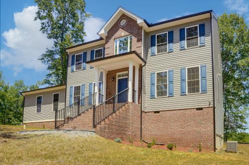 On 4+ Acres! Modern Home w/ Lake Access in Orange in Louisa (VA)