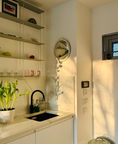 Rooftop - London Eye View - Zone 1 Design Flat in Buckhurst Hill