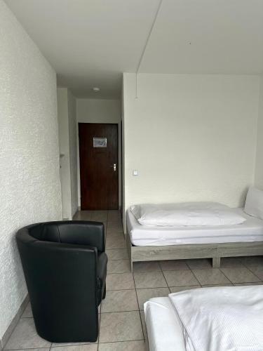 2 twin beds