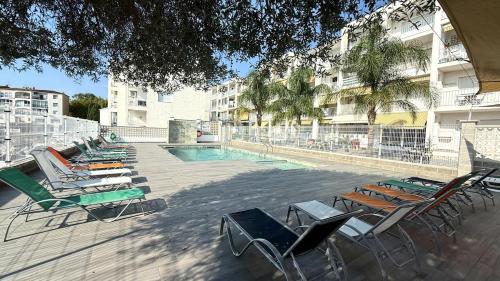 Luminoso apartamento con piscina y terraza