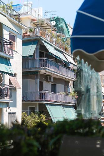 Luxury Koukaki Gem - Walk to Acropolis - Balcony - image 2