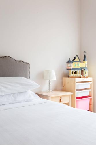 Wyndham Mews - main image