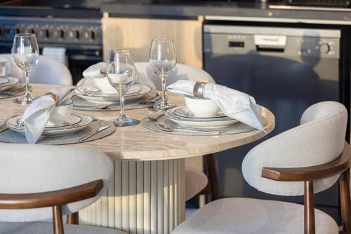 Mahogany 32 - 2BR 10 Guests - Walk to Dubai Mall - image 14