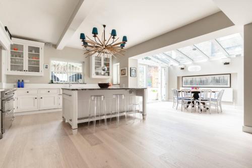 Holland Park Avenue VII - image 9