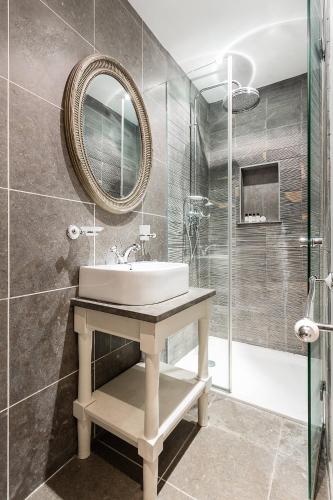 Holland Park Avenue VII - image 3