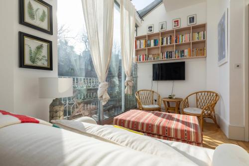 Milborne Grove - image 3