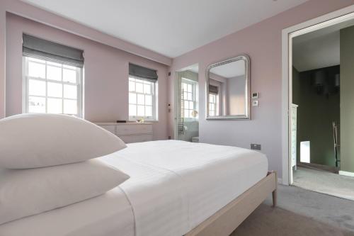 The Hidden Townhouse - image 14