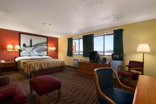 Super 8 by Wyndham Kalamazoo - image 9