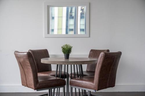 Perfect London Home 2BR 2BA Apt Canary Wharf - image 13