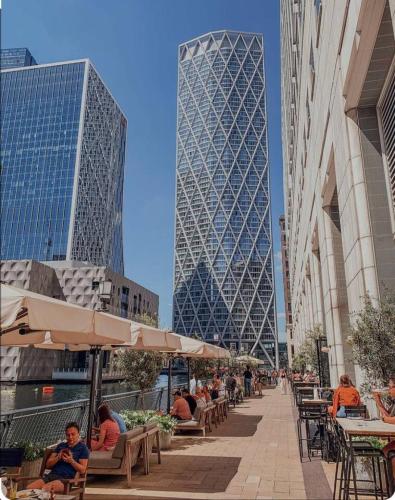 Perfect London Home 2BR 2BA Apt Canary Wharf - image 11