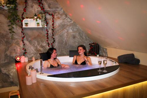 Hot tub, Le Chalet, Escapade Spa & Jacuzzi Prive proche Lille in Salome (Nord-Pas-de-Calais)