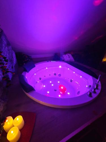 Hot tub, Le Chalet, Escapade Spa & Jacuzzi Prive proche Lille in Salome (Nord-Pas-de-Calais)