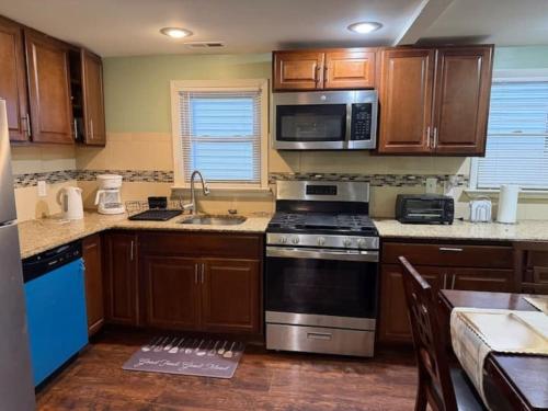 Cozy 3-Bedroom Home in West Orange Near NYC EWR and Attractions Pet-Friendly in West Orange (NJ)