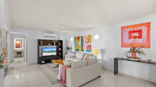Lyra Lakes Resort Escape with Pool BBQ and Tennis Court - image 4