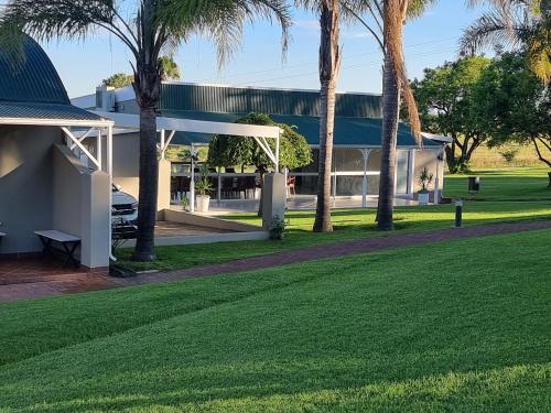. Newcastle Country Lodge