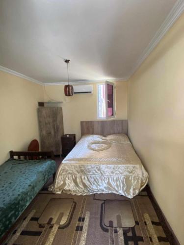 5 double beds, 4 twin beds