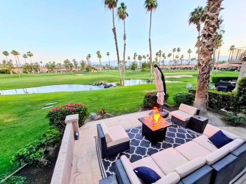 Luxury Palm Desert 'G House' w/ Views, Close Pool – khách sạn tại Gobi Desert