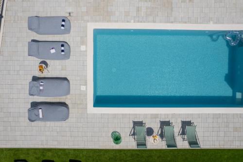 Villa Perla M Family Villa with Heated pool – khách sạn tại Kastela
