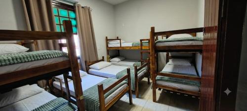 2 twin beds, 3 bunk beds
