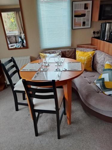 Stay 6 - Pool - Parking - BeachSide - Pet Friendly in Trimingham